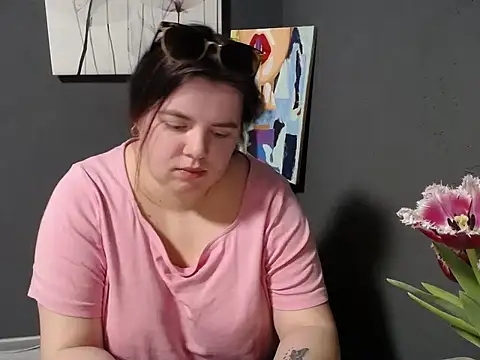 so shy online show from March 10, 10:15 am