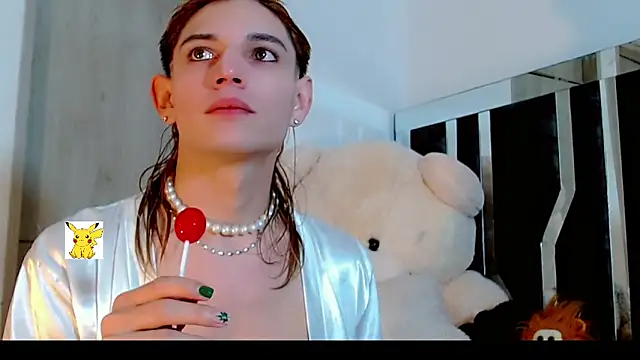 Snapshot of honey_skin chatting on February 5, 9:18 pm honey skin online show from February 5, 9:18 pm