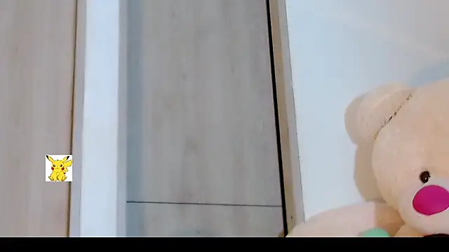 Snapshot of honey_skin chatting on February 12, 2:14 am honey skin online show from February 12, 2:14 am