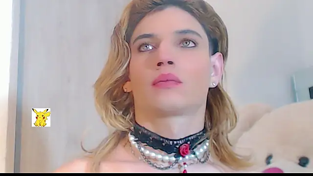 Snapshot of honey_skin chatting on February 25, 3:20 am honey skin online show from February 25, 3:20 am