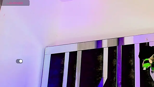 Snapshot of honey_skin chatting on September 29, 5:01 am honey skin online show from September 29, 5:01 am