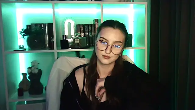 X Alisa online show from April 18, 7:07 pm