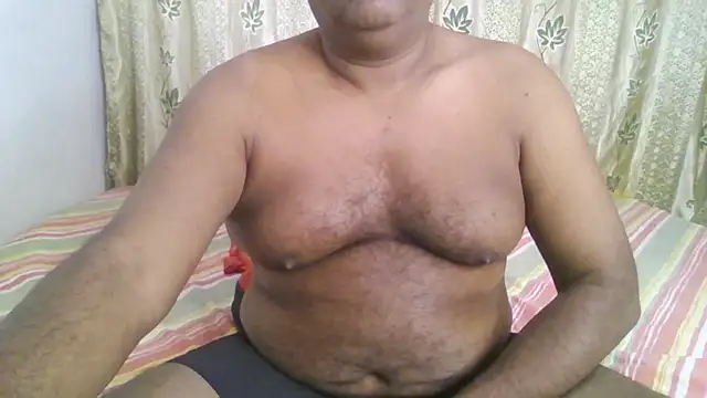 Snapshot of Beargryzzly chatting on December 23, 6:58 pm Beargryzzly online show from December 23, 6:58 pm