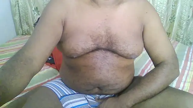 Snapshot of Beargryzzly chatting on January 3, 7:50 pm Beargryzzly online show from January 3, 7:50 pm