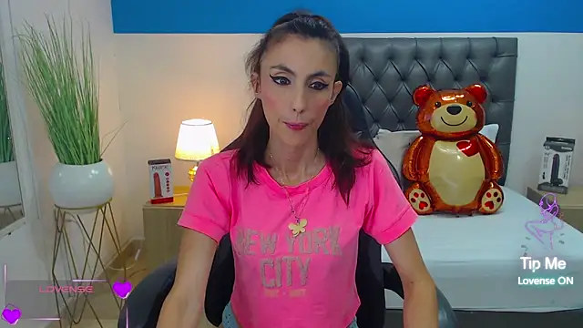 Snapshot of candy_summer28 chatting on March 5, 7:27 pm candy summer28 online show from March 5, 7:27 pm