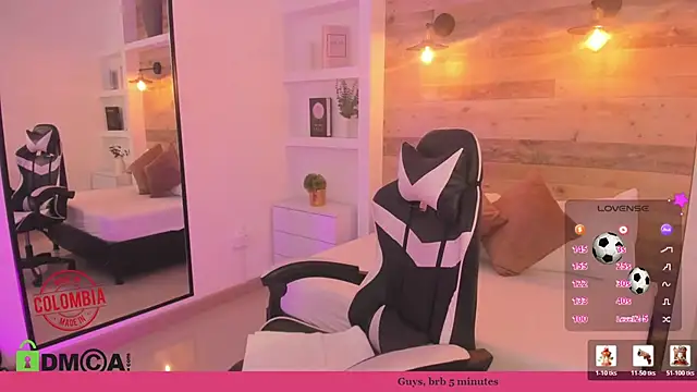 Snapshot of candy_summer28 chatting on July 6, 7:38 pm candy summer28 online show from July 6, 7:38 pm