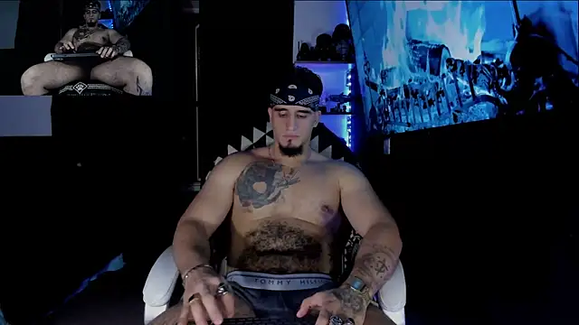 Snapshot of kingbear777 chatting on December 8, 7:22 pm kingbear777 online show from December 8, 7:22 pm