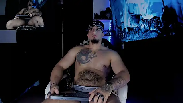 Snapshot of kingbear777 chatting on January 8, 3:17 pm kingbear777 online show from January 8, 3:17 pm