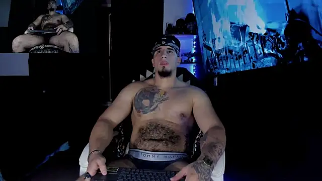 Snapshot of kingbear777 chatting on January 31, 1:01 am kingbear777 online show from January 31, 1:01 am