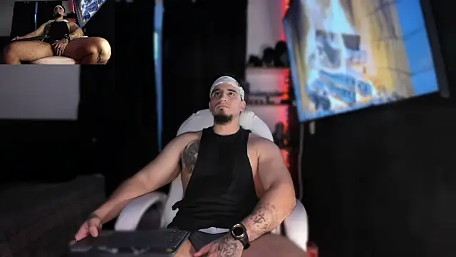 Snapshot of kingbear777 chatting on January 31, 8:11 am kingbear777 online show from January 31, 8:11 am