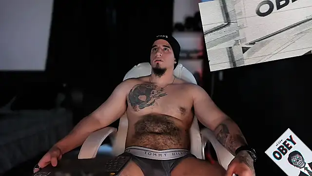 Snapshot of kingbear777 chatting on February 2, 12:19 am kingbear777 online show from February 2, 12:19 am