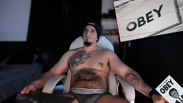 Snapshot of kingbear777 chatting on February 2, 8:02 am kingbear777 online show from February 2, 8:02 am