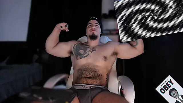 Snapshot of kingbear777 chatting on February 3, 7:40 am kingbear777 online show from February 3, 7:40 am