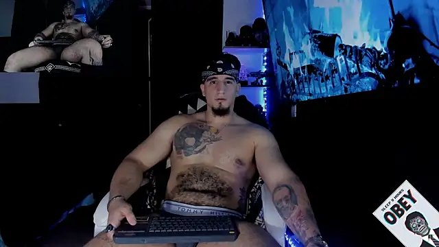 Snapshot of kingbear777 chatting on February 6, 11:15 pm kingbear777 online show from February 6, 11:15 pm