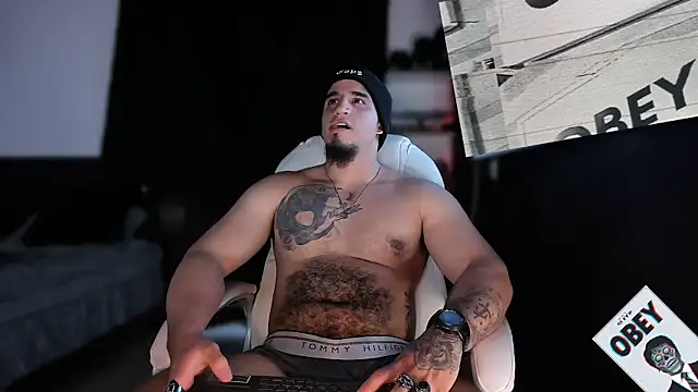 Snapshot of kingbear777 chatting on February 9, 11:58 am kingbear777 online show from February 9, 11:58 am