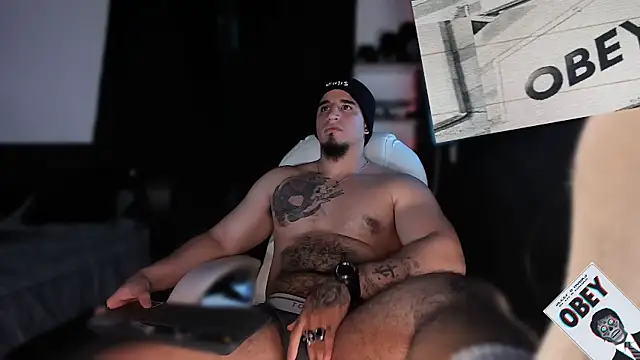 Snapshot of kingbear777 chatting on February 16, 2:21 pm kingbear777 online show from February 16, 2:21 pm