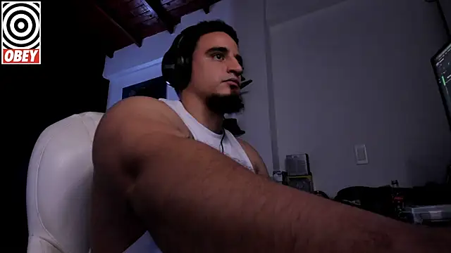 Snapshot of kingbear777 chatting on October 1, 12:11 pm kingbear777 online show from October 1, 12:11 pm