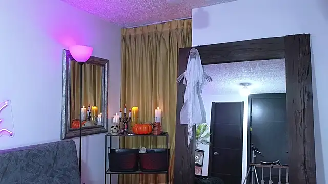 Snapshot of Katrin-1 chatting on October 18, 10:21 pm Katrin-1 online show from October 18, 10:21 pm