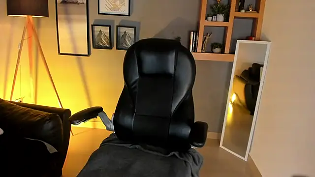 helenaduque  online show from November 25, 1:00 pm