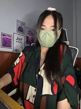 Snapshot of Suri_amabel chatting on December 12, 12:44 pm Suri amabel online show from December 12, 12:44 pm