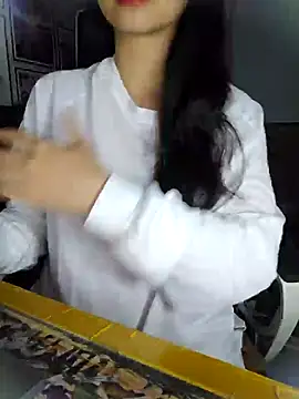 Snapshot of Suri_amabel chatting on December 23, 12:52 pm Suri amabel online show from December 23, 12:52 pm