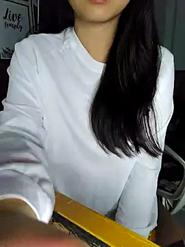 Snapshot of Suri_amabel chatting on December 31, 12:57 pm Suri amabel online show from December 31, 12:57 pm