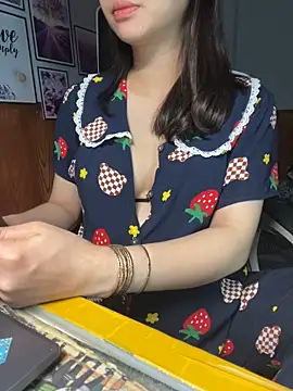 Snapshot of Suri_amabel chatting on February 26, 4:25 am Suri amabel online show from February 26, 4:25 am
