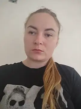 Snapshot of ElenaMaeer chatting on June 7, 10:41 am ElenaMaeer online show from June 7, 10:41 am