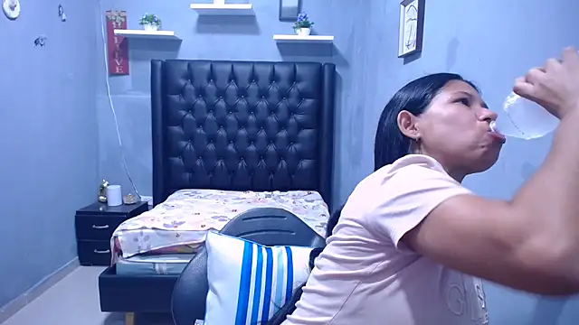 Letty Plugxo online show from March 5, 1:29 pm