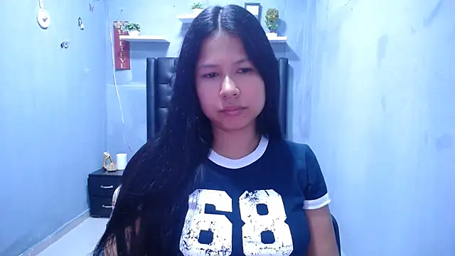 Letty Plugxo online show from April 1, 1:23 pm