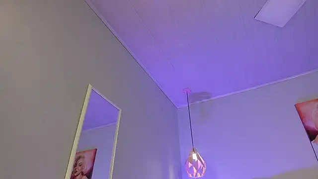 ScarletGV online show from December 18, 6:52 am