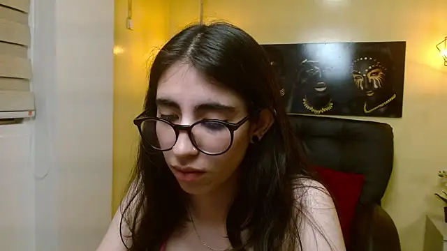 LenaRoses online show from March 4, 9:32 pm