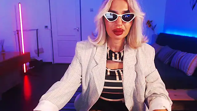 Snapshot of beauty_chl0e chatting on December 8, 3:21 am beauty chl0e online show from December 8, 3:21 am