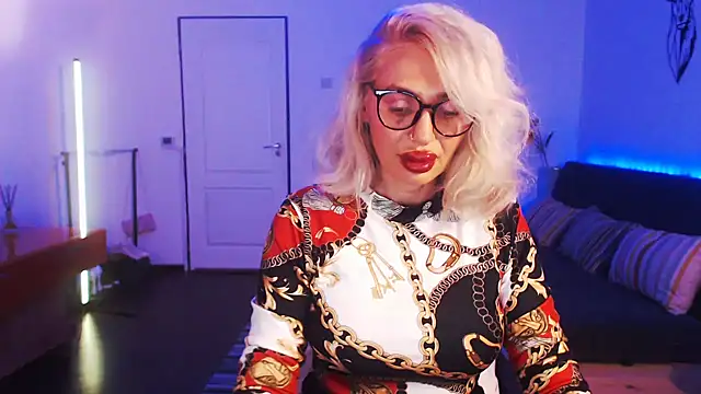 Snapshot of beauty_chl0e chatting on December 11, 8:18 pm beauty chl0e online show from December 11, 8:18 pm