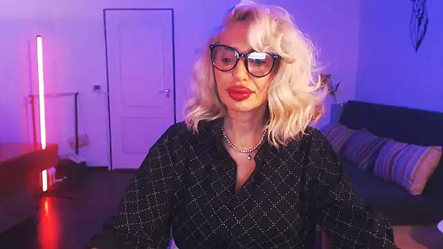 Snapshot of beauty_chl0e chatting on December 20, 11:16 pm beauty chl0e online show from December 20, 11:16 pm