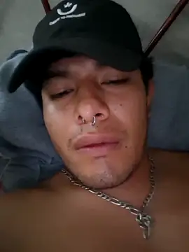 Snapshot of GusssHOT chatting on September 23, 4:43 pm GusssHOT online show from September 23, 4:43 pm