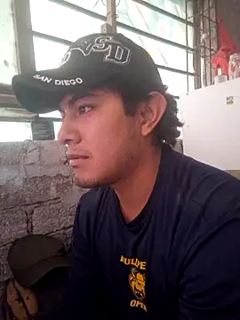 Snapshot of GusssHOT chatting on October 17, 3:47 pm GusssHOT online show from October 17, 3:47 pm