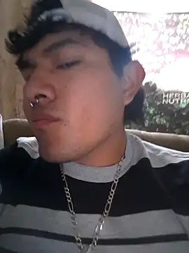 Snapshot of GusssHOT chatting on April 1, 2:36 pm GusssHOT online show from April 1, 2:36 pm