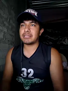 Snapshot of GusssHOT chatting on April 16, 7:20 am GusssHOT online show from April 16, 7:20 am