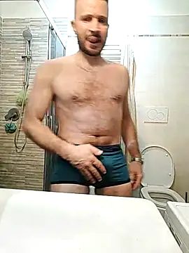 Snapshot of gilera250s chatting on February 16, 12:30 am gilera250s online show from February 16, 12:30 am