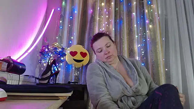 amorelara online show from May 26, 9:05 am