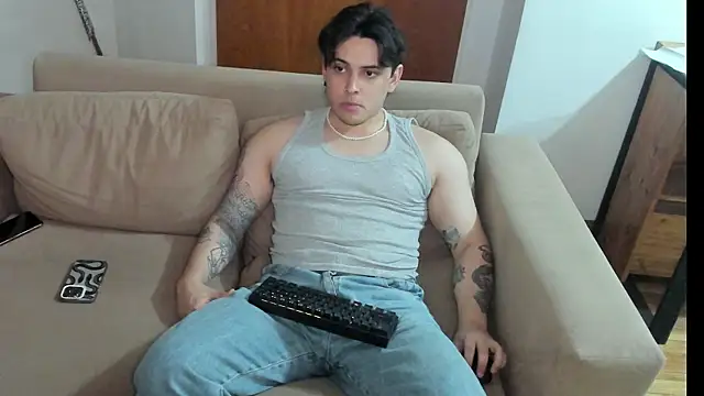 Snapshot of Markuss_b chatting on January 31, 1:43 am Markuss b online show from January 31, 1:43 am