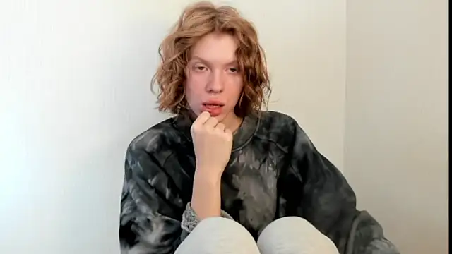 StellaDavis online show from October 2, 9:05 am