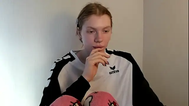 StellaDavis online show from November 3, 9:43 am