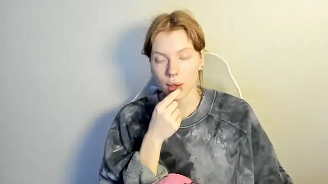 StellaDavis online show from December 18, 8:31 am