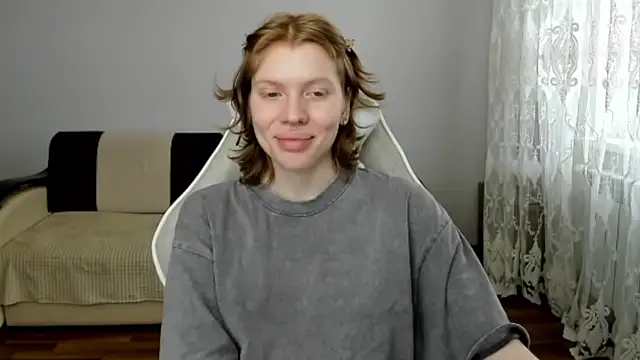 StellaDavis online show from April 10, 11:15 am