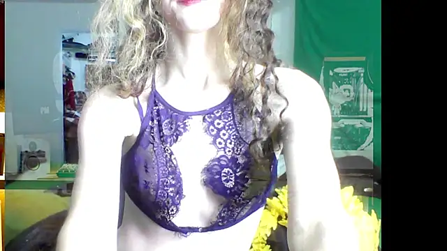 Snapshot of AriellaTaylor chatting on March 15, 10:03 am AriellaTaylor online show from March 15, 10:03 am