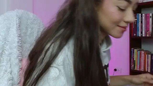 Snapshot of hantonella_ chatting on December 2, 2:56 pm hantonella online show from December 2, 2:56 pm