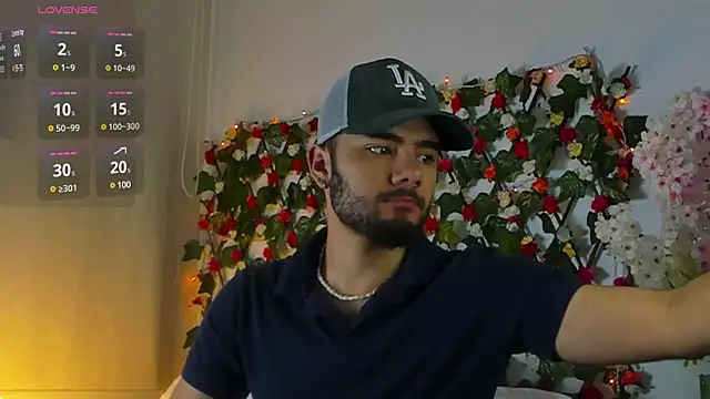 Snapshot of caprywilliams chatting on December 19, 12:56 pm caprywilliams online show from December 19, 12:56 pm