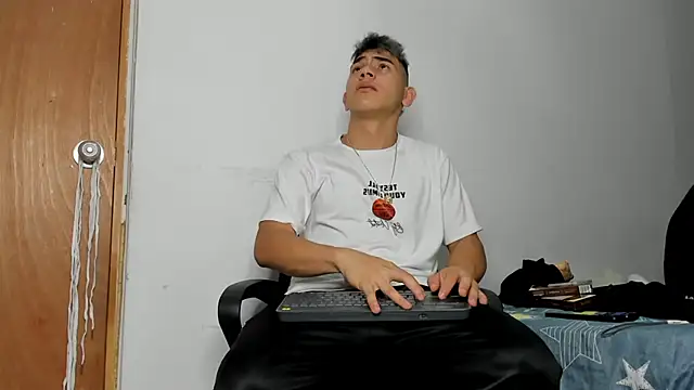 andrew rose  online show from December 21, 11:56 pm